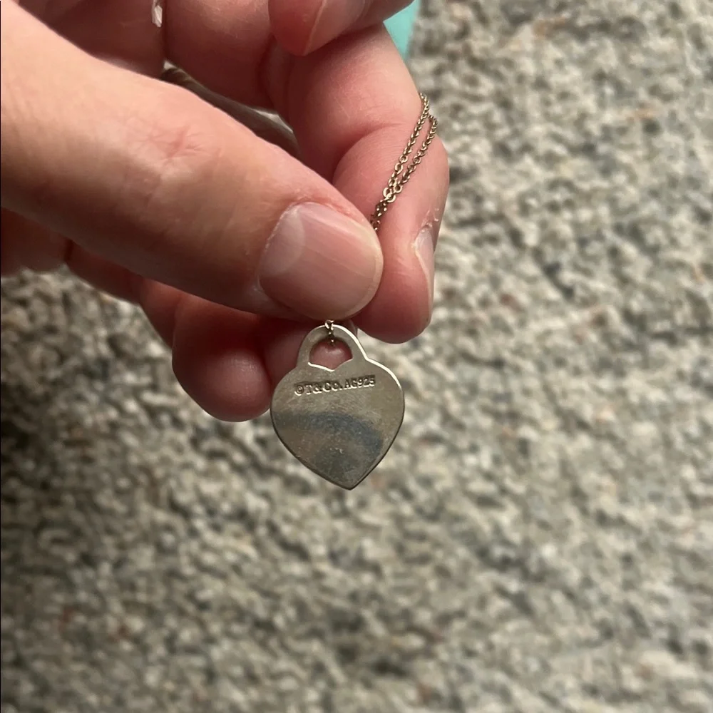 Tiffany & Co. Silver Heart Pendant - small mark on bottom right corner of box - Picture 3 of 3